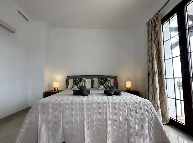 Aldea Blanca Elegant Penthouse In Puerto Banus דירה